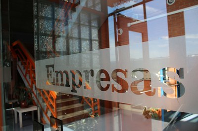 cm-empresas-04.jpg puerta Centro de Empresas
